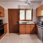 Shanti House Villa *