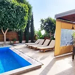 Willa Shanti House