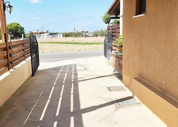 Shanti House פאפוס