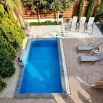 Villa Shanti House *